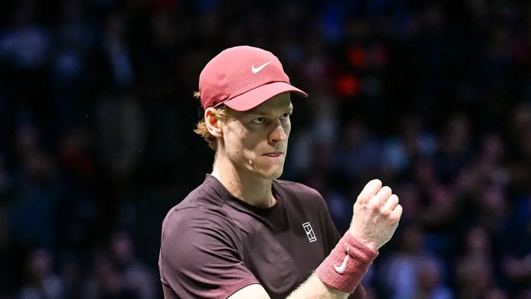 Jannik Sinner lần đầu vào tứ kết Paris Masters 